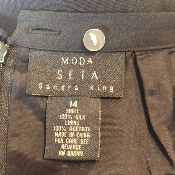 100% Silk Skirt - Picture 3 of 3